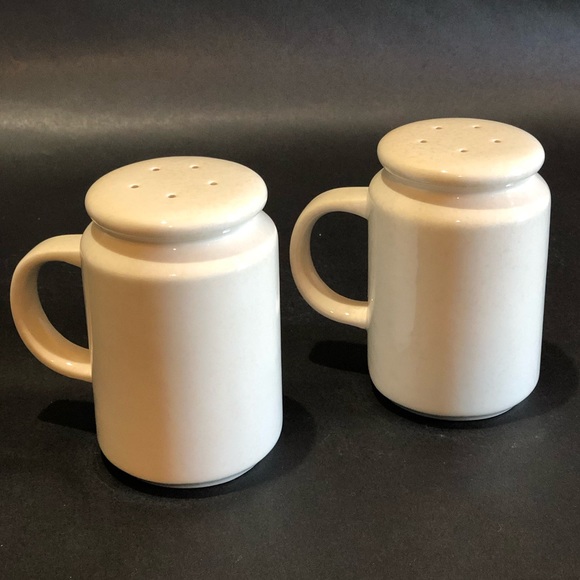 Williams Sonoma Salt & Pepper Shakers Set- Retired - Picture 1 of 8